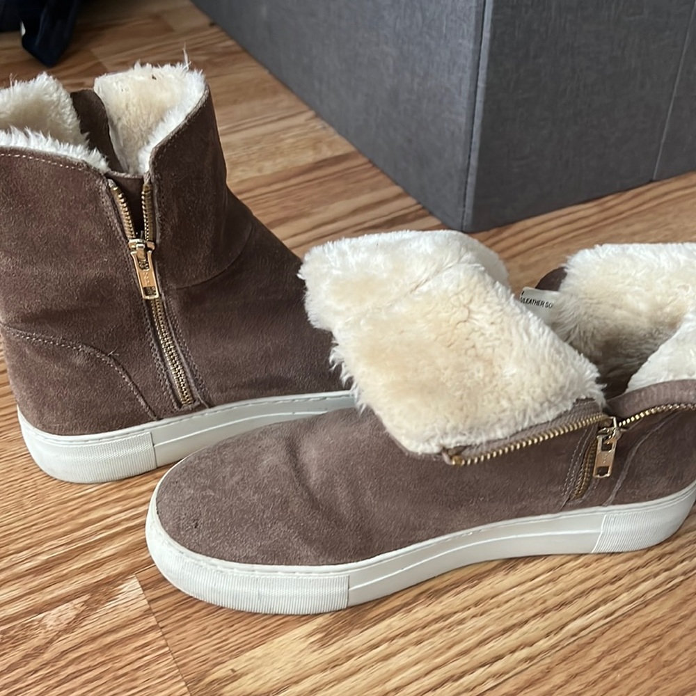JSlides shoes